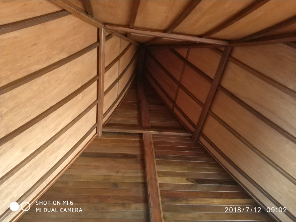 plafon rumah kayu